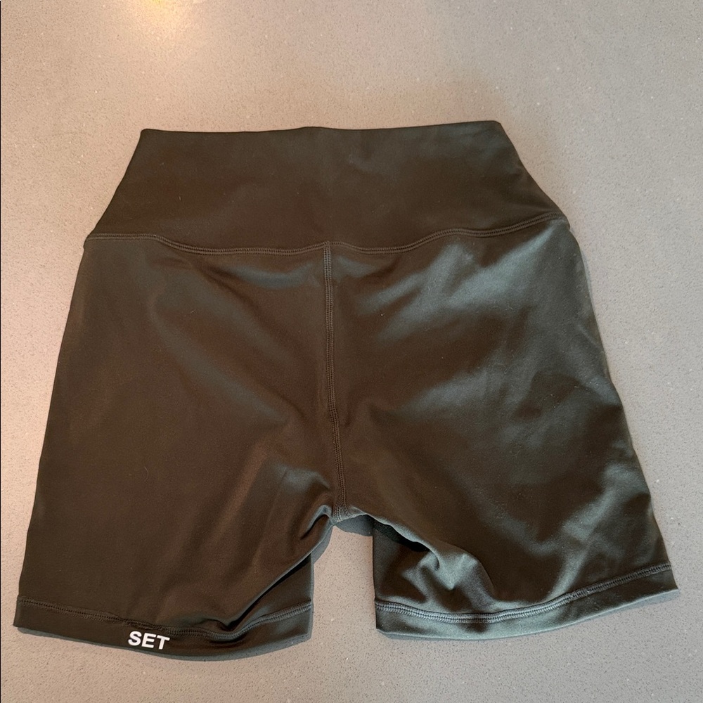 Set Active Green Women's High-Waisted Shorts - Picture 4 of 4